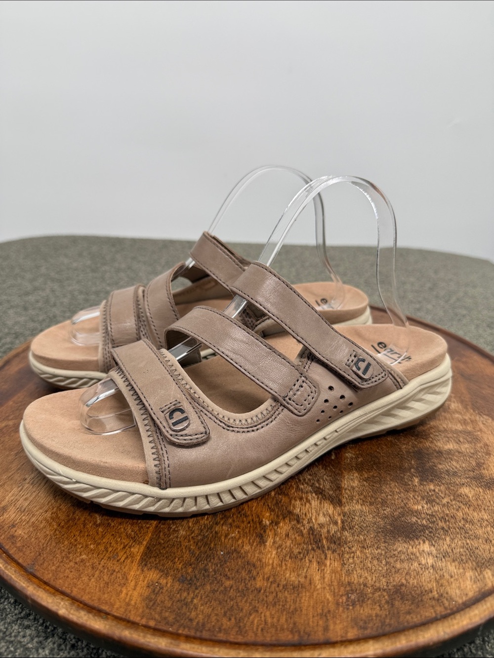 Earth Sandals Wm 8.5 Wide Comfortable Taupe Slide Strappy Mira Loures Neutral